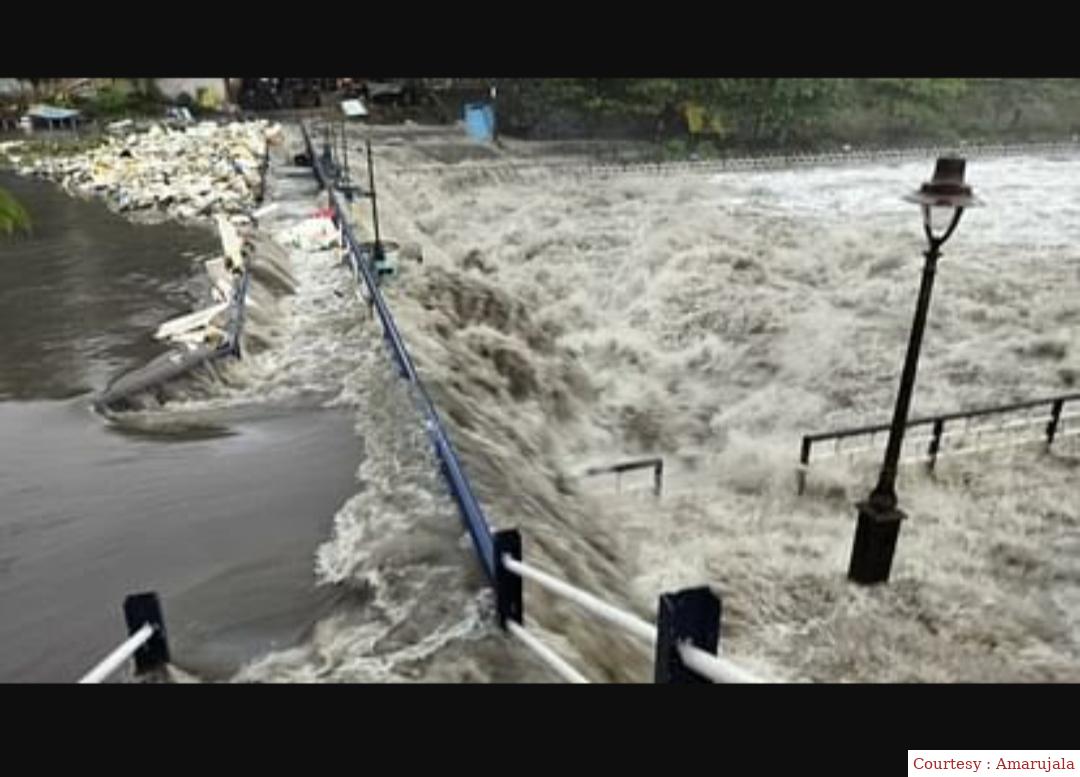 मधयप्रदेश में भारी बारिश के चलते रेड अलर्ट, स्कूलों में अवकाश