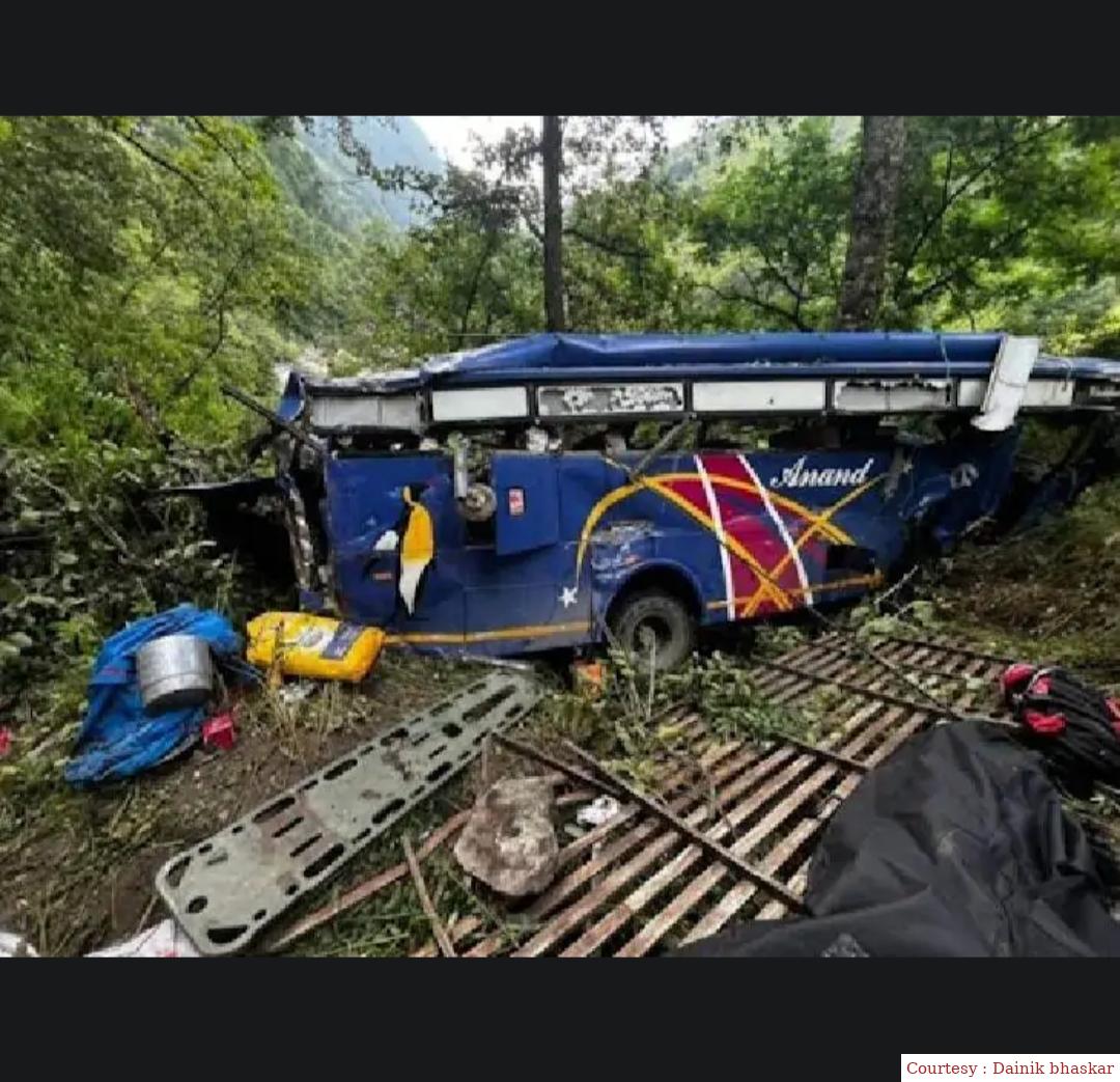 Road accident on Gangotri highway, 8 people killed