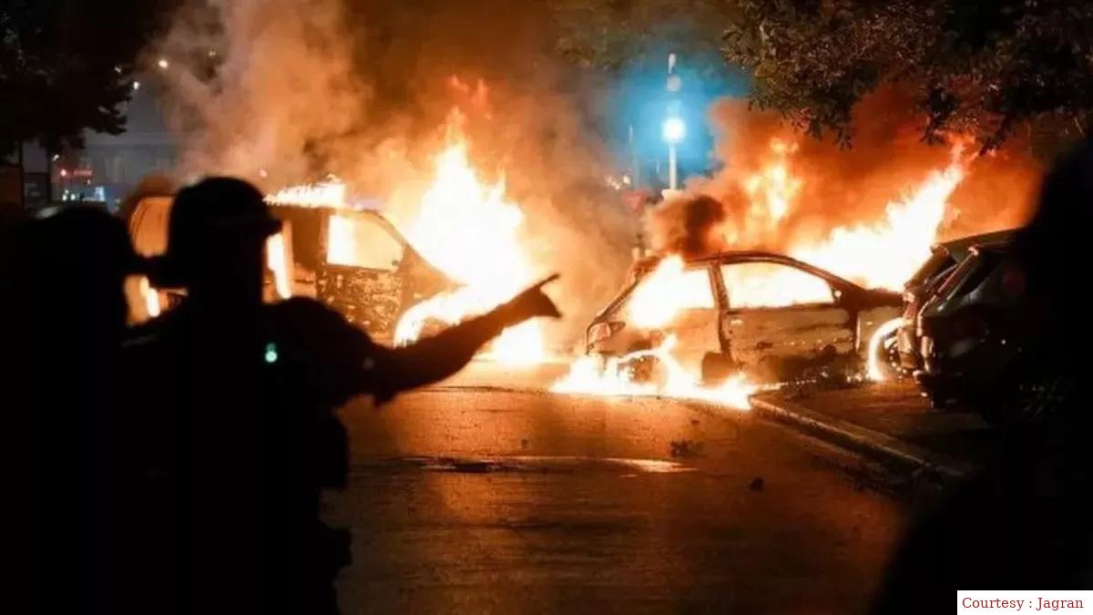 Rough rioters lit a car in Pariss mayors house, wife and child injured