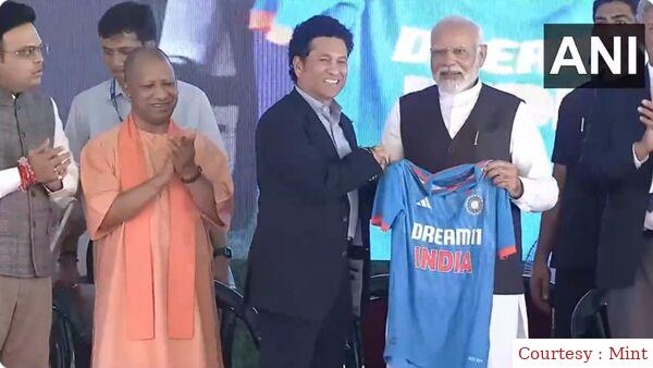 Sachin Tendulkar attended the Varanasi Cricket Stadium ceremony along with Prime Minister Modi.