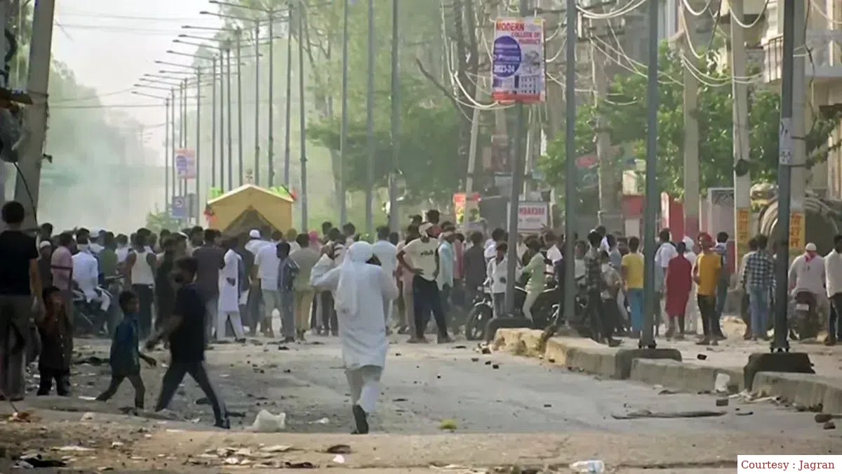 नूंह में हिंसा के बाद जुमा की नमाज घरों में पढ़ी जाएगी