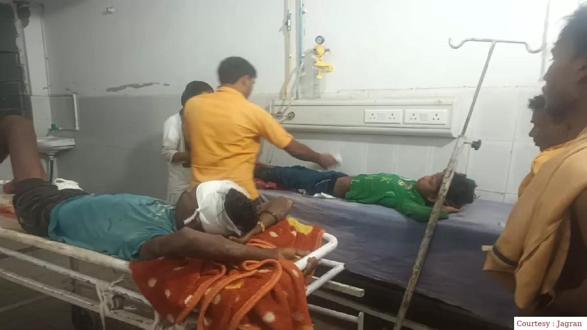 Serious road accident in Nawada, outcry due to 20 laborers injured