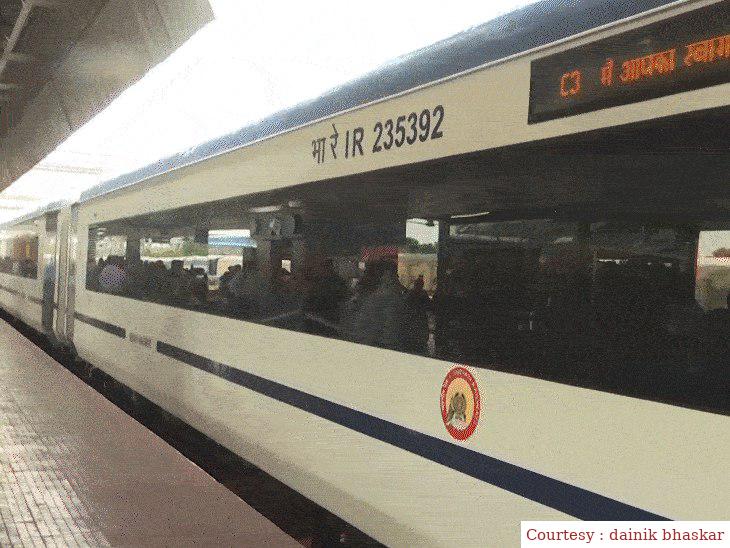 अगले साल से शुरू होगी स्लीपर वंदे भारत ट्रेन, 12 कोच रहेंगे ट्रेन में।