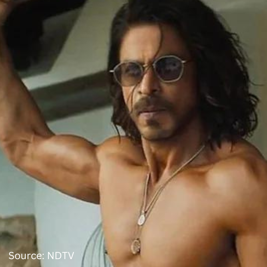 Shah Rukh Khan hugged as a Birthday Boy Salman Khan in the Party