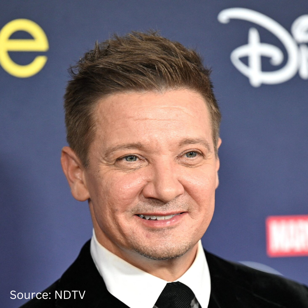 Jeremy Renner posting his 1st Pic since his major accident
