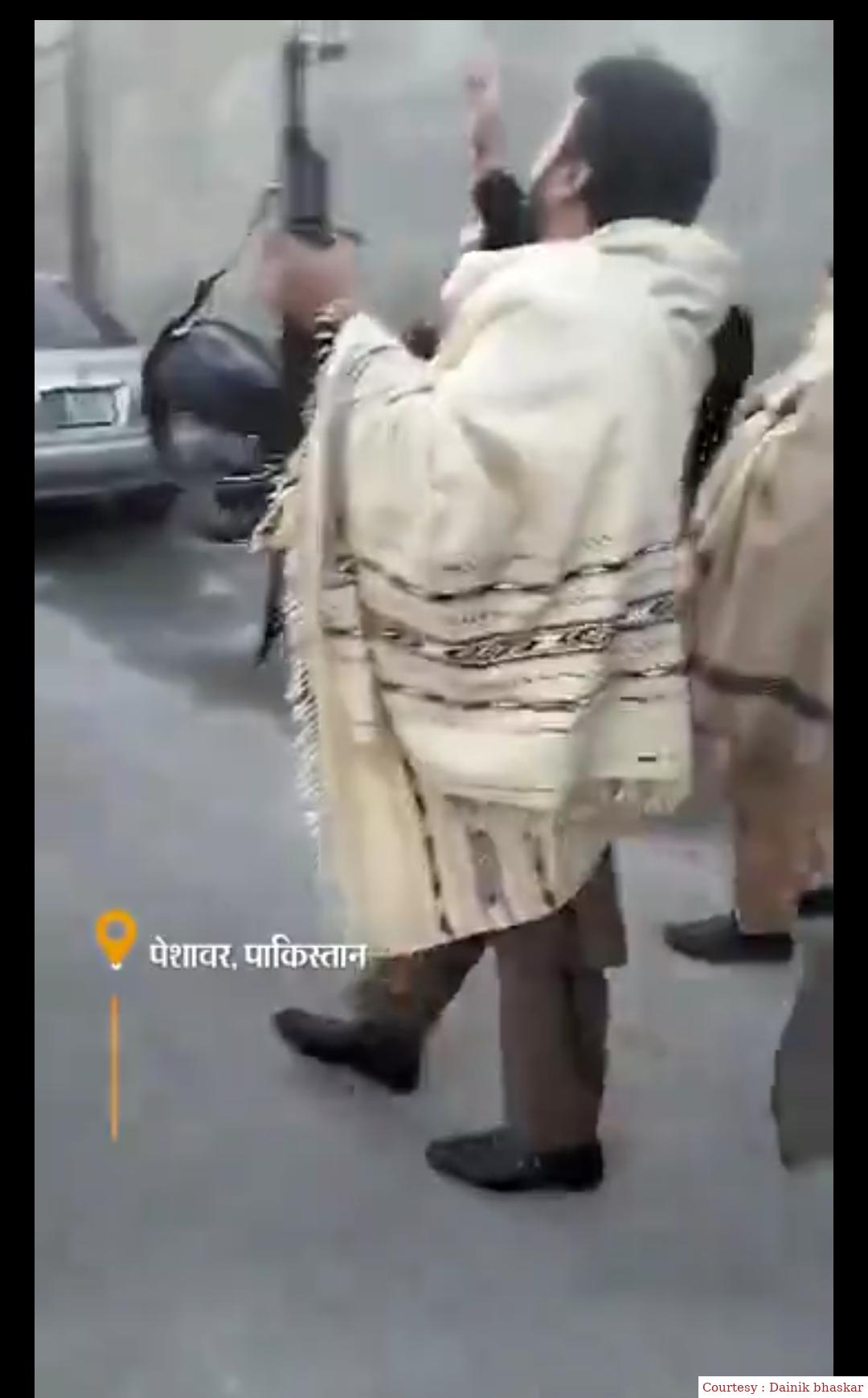 नूर आलम खां की जीत पर समर्थक ने चलाई गोलियां।