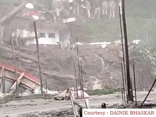 Temple of Shimla collapsed by landslide, people who went to worship.