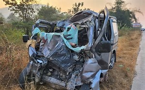 Truck and car collide on Mumbai-Goa highway in the morning
