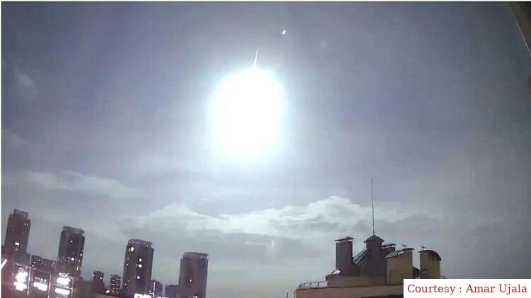 आसमान के तेज रोशनी से यूक्रेन में डर का माहौल।