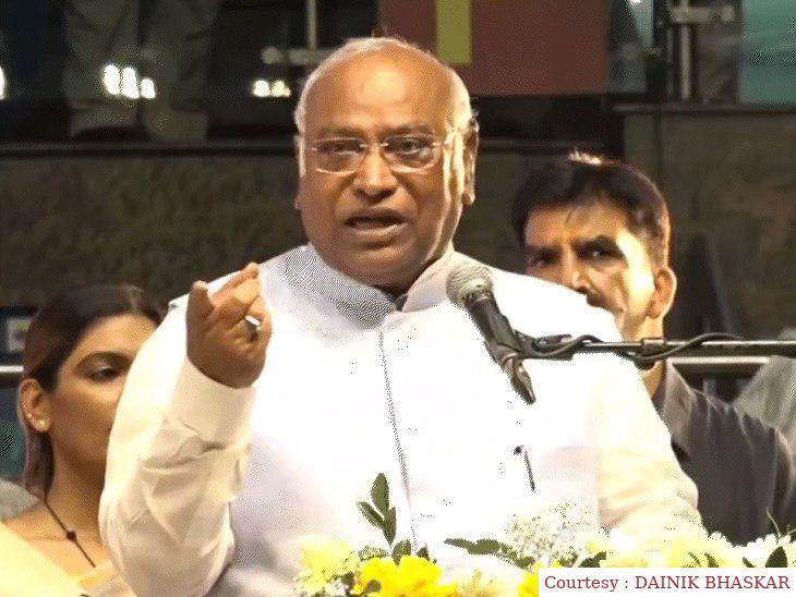 कांग्रेस अध्यक्ष का भाजपा पर तंज, कहा कॉंग्रेस ही संविधान की रक्षा की।