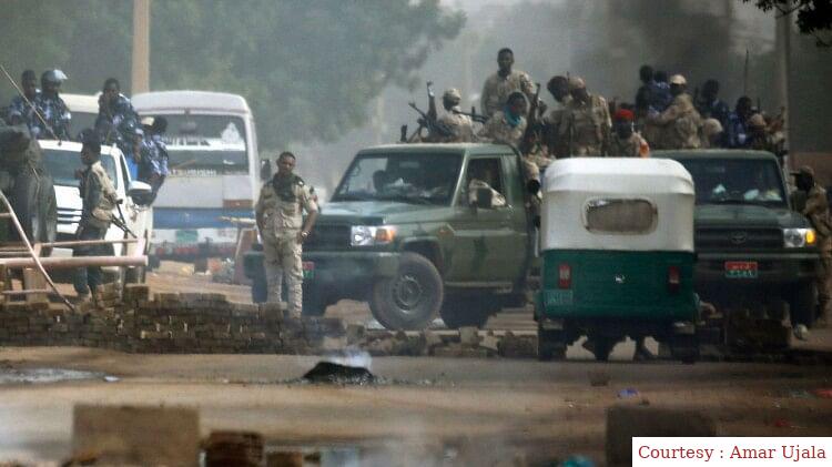 सूडान के जंग के बीच विदेशी नागरिकों की निकासी शुरू।