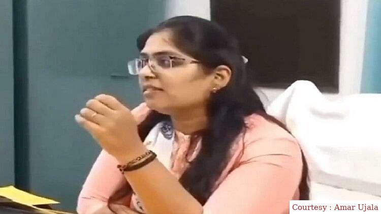 The front opened against PCS Jyoti Maurya by Amitabh Thakur.
