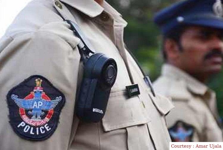 The husband, the wife, was caught in an illegal relationship and shaved and roamed the entire village.