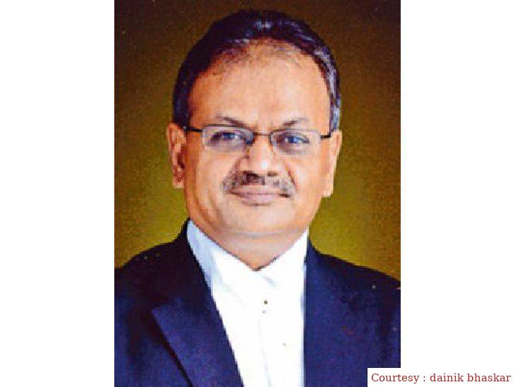 The judge of the Bombay High Court Bench resigned.