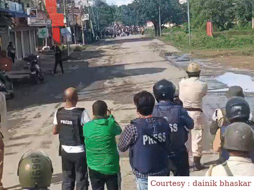 The Manipur Court has granted bail to the 5 accused arrested for wearing a police uniform.