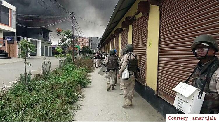 The Manipur government will build 3000 prefabricated houses for displaced people.