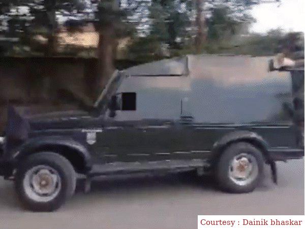 The possibility of terrorists hiding in a house in Pulwama, security forces laid siege to the area.