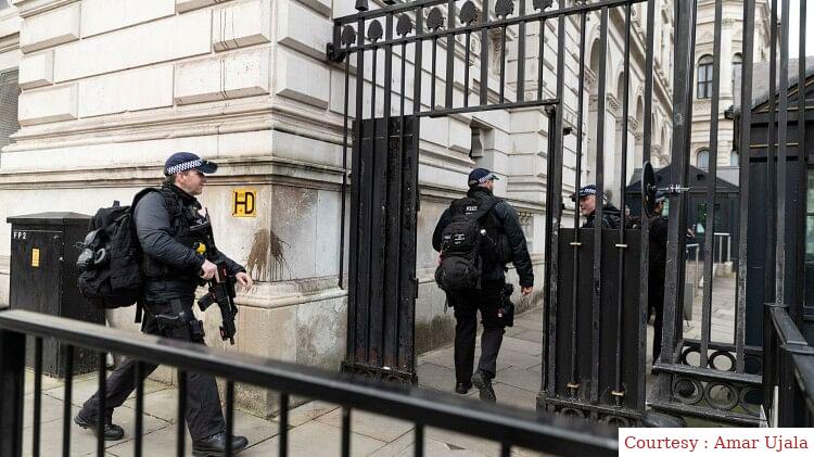The prisoner under consideration absconding from London jail was arrested, accused in the British Army.