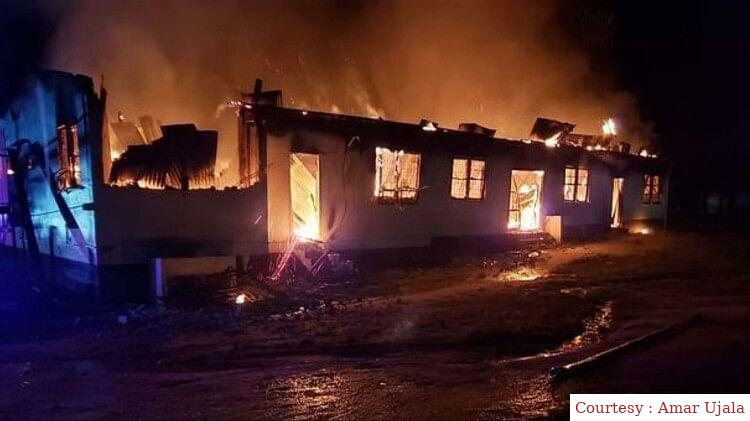 The student set fire to the hostel due to a phone.