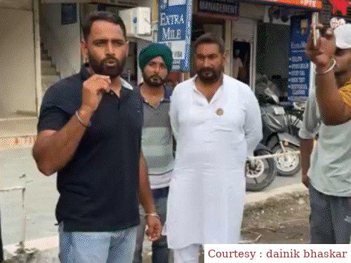 The travel agent of 7 lakhs cheated, the uproar of social activist in the travel agents office.