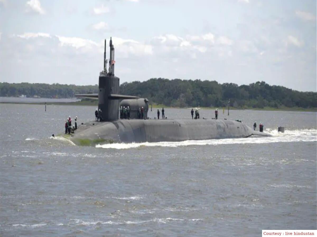 The US sent a nuclear submarine to surround Iran.