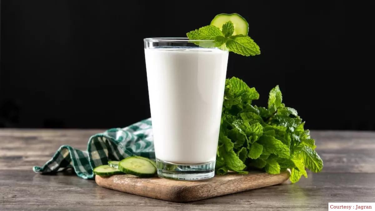There are many benefits of drinking buttermilk in summer, there are also effective in many problems.