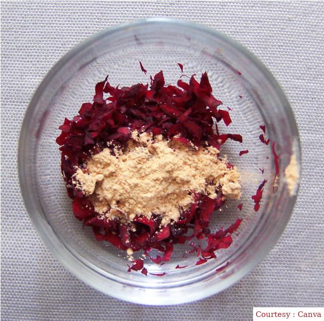 This face mask of rose and sandalwood