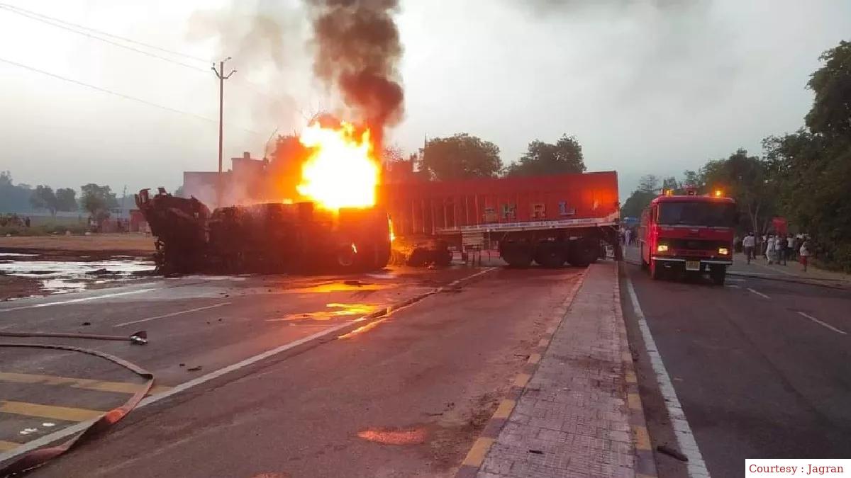 Trading accident with truck and tanker collision at Ranimau intersection on Lucknow-Gorakhpur National Highway