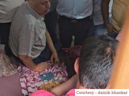 सोने की चोरी करने वाले दो आरोपी गिरफ्तार, सोने की कैंची से मोदी का बाल काटना चाहता था आरोपी।