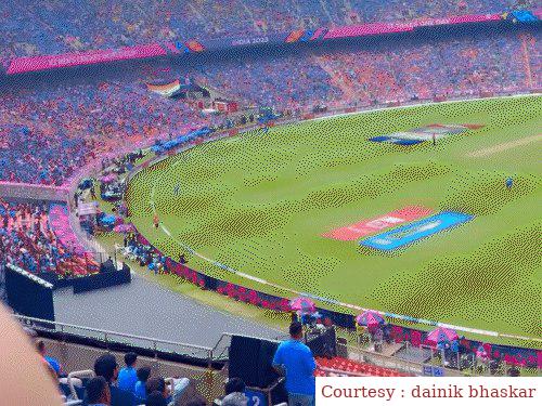 Urvashi Rautela, who went to watch an Ind-Pak match in Ahmedabad, was the 24-carat gold theft.