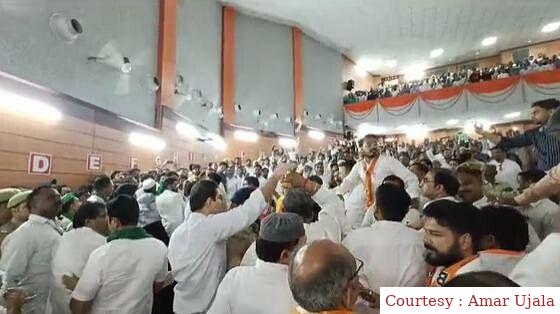 वंदे मातरम को लेकर शपथ ग्रहण समारोह में मारपीट।