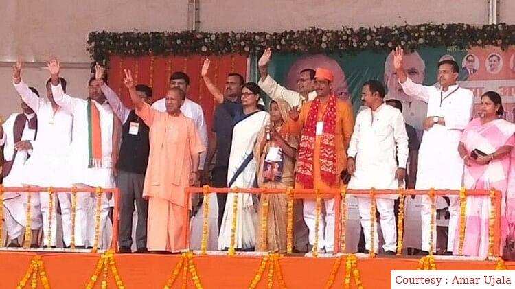 Yogi Adityanath: Cry for votes in exchange for water.