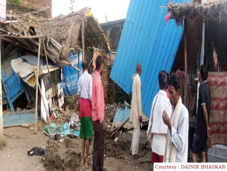 लखनऊ-बलिया नेशनल हाइवे पर दर्दनाक हादसा, छप्पर में घुसी ट्रक।