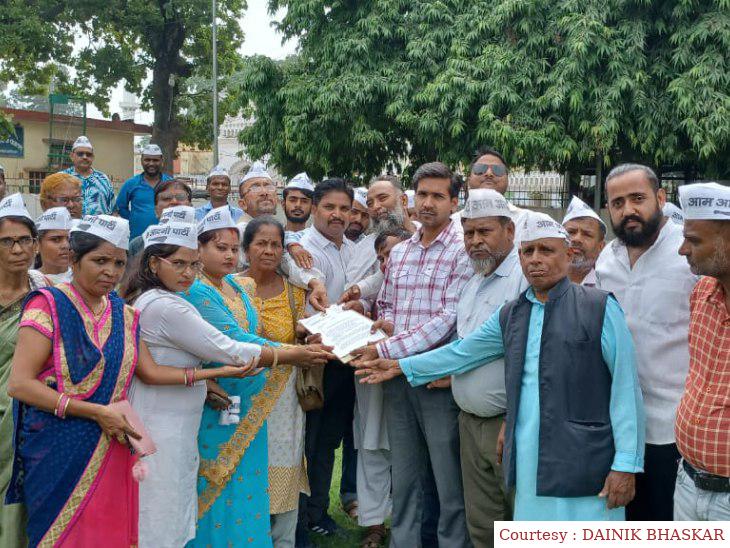 अयोध्या में आम आदमी पार्टी का विरोध प्रदर्शन, राष्ट्रपति के नाम भेजा ज्ञापन