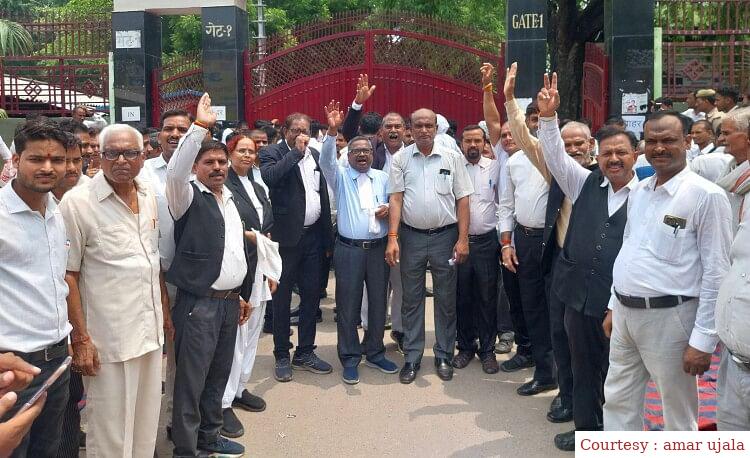 कादीपुर में सीनियर डिवीजन कोर्ट खोलने पर अधिवक्ताओं में आक्रोश ।