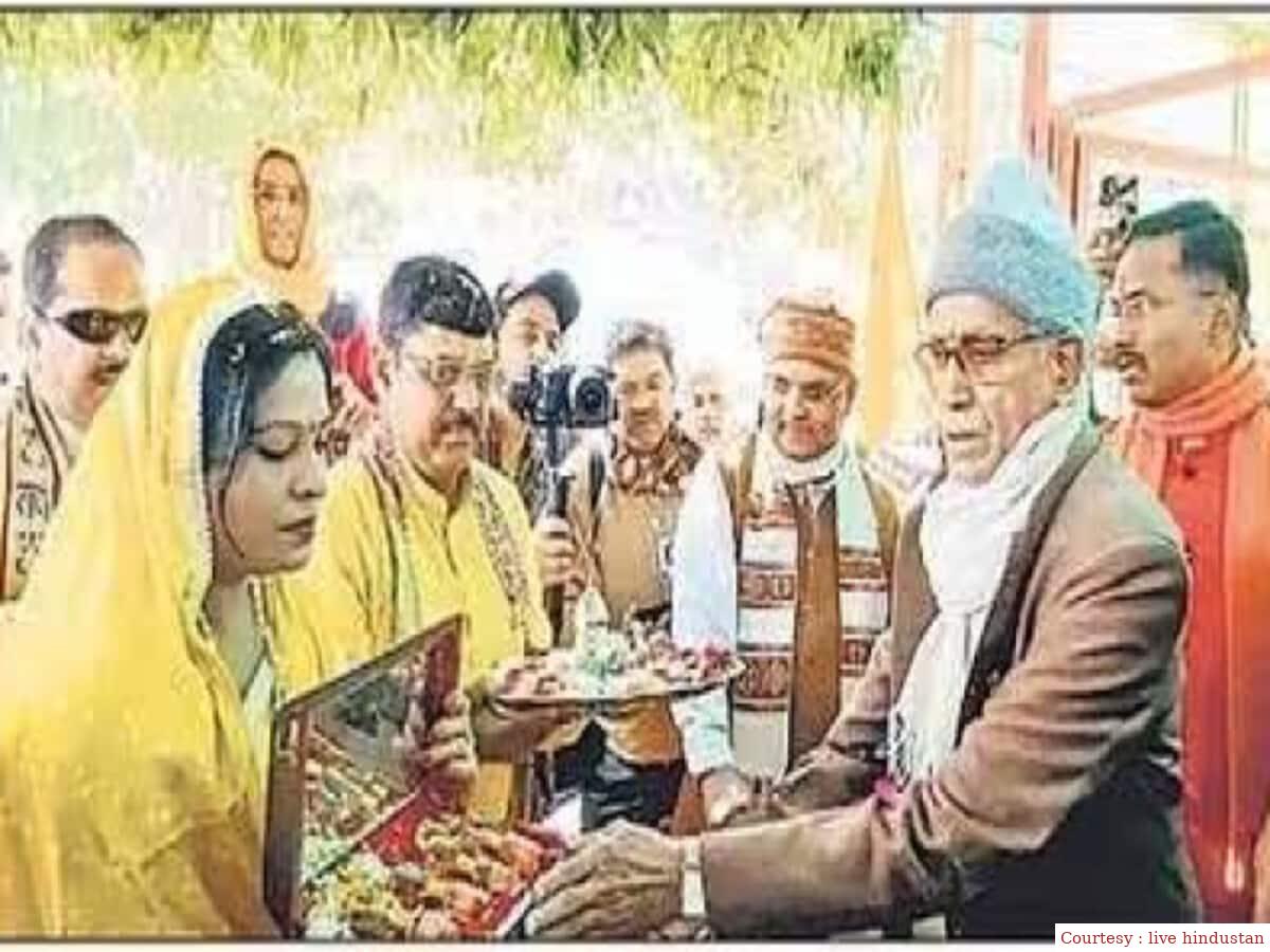 अयोध्या : प्राण प्रतिष्ठा से पहले रामलला को अनूठी भेंट चढ़ाए जा रहे हैं।