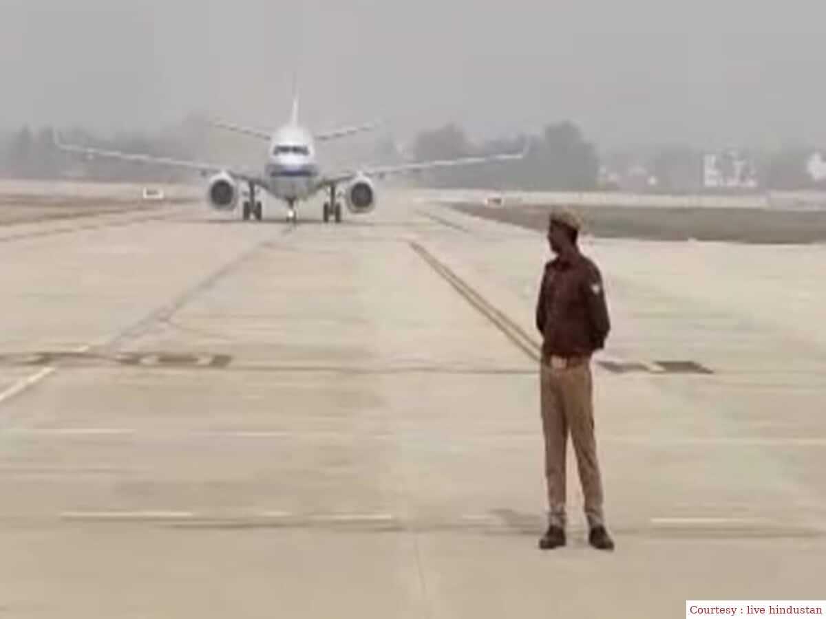 अयोध्या के एयरपोर्ट रनवे की टेस्टिंग, पहली फ्लाइट हुई लैंड।