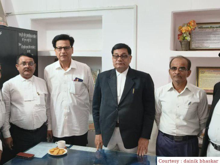 अयोध्या : प्रशासन द्वारा अधिवक्ताओं पर की गई लाठी चार्ज की कांग्रेस पार्टी ने की घोर निंदा।