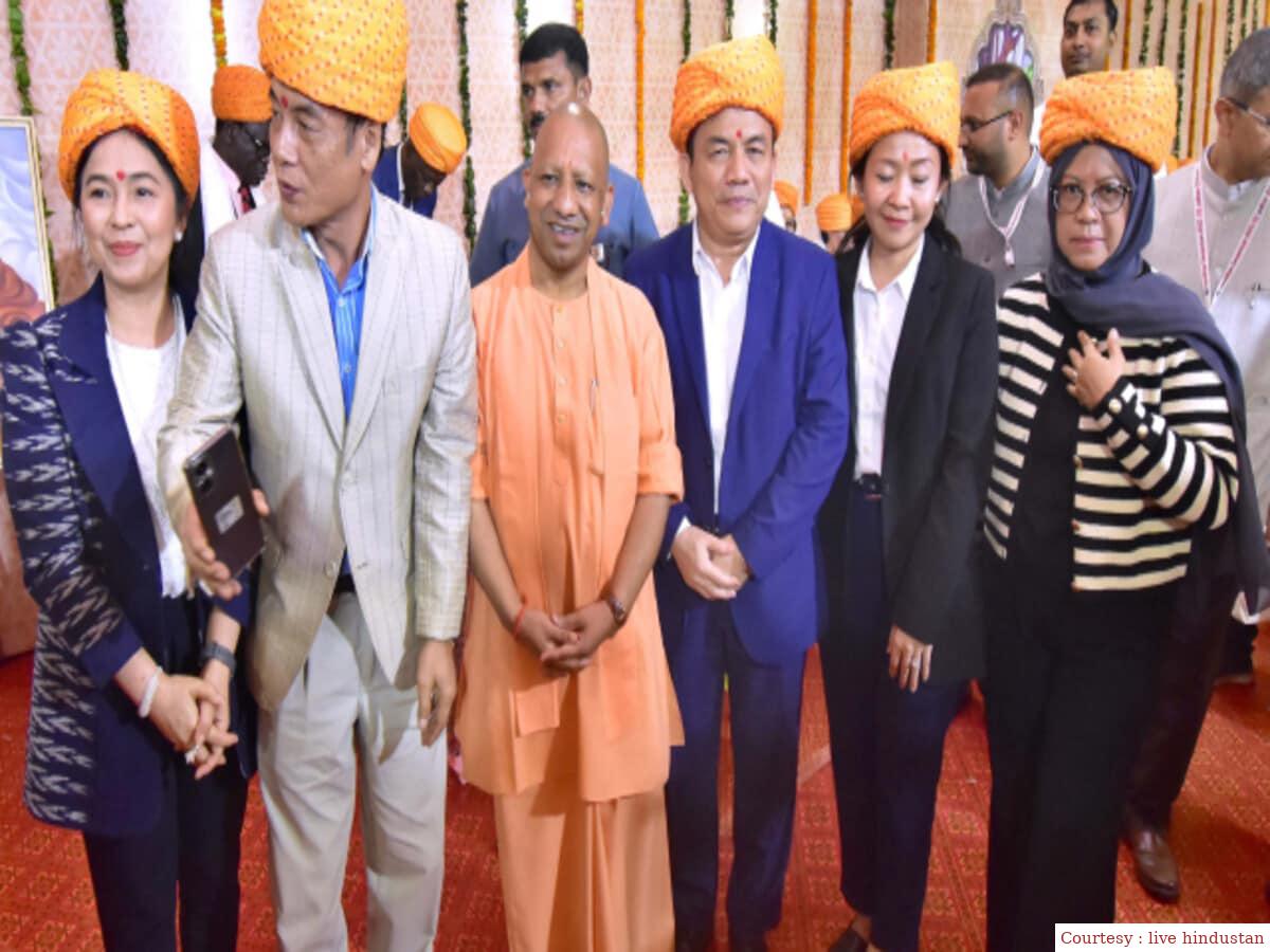 अयोध्या : 22.23 लाख दीए के विश्व रिकार्ड का साक्षी बने विदेशी मेहमान।