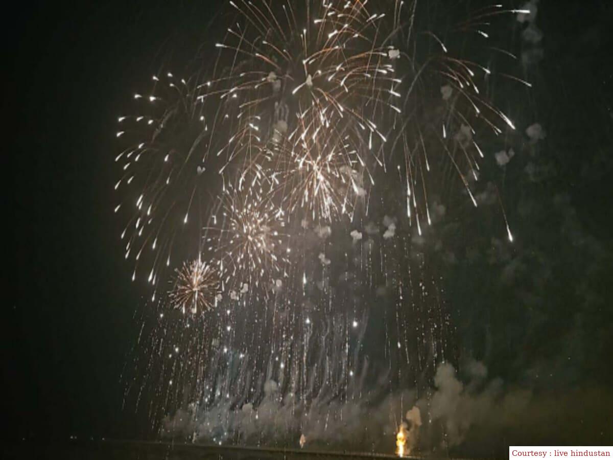 अयोध्या : ग्रीन फायर की आतिशबाजी ने दीपोत्सव में दिखाया अदभुत नजारा।