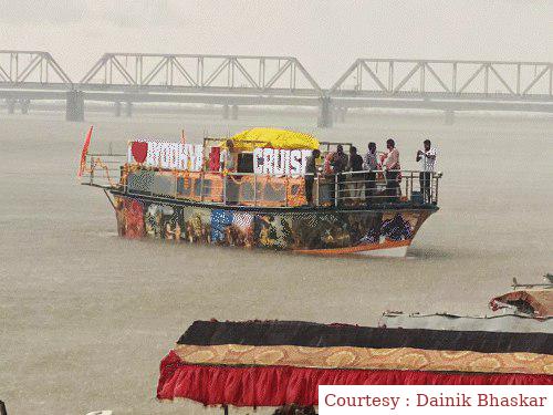 अयोध्या : जटायु क्रूज का उद्घाटन, समारोह में शामिल हुए पर्यटन मंत्री जयवीर सिंह।