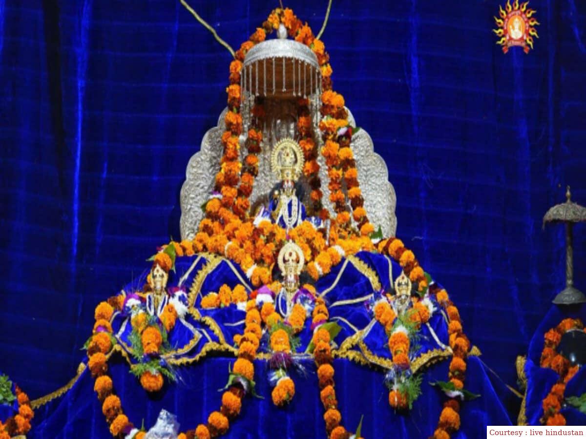 अयोध्या : सोने की जरी से बने वस्त्र धारण करेंगे रामलला।