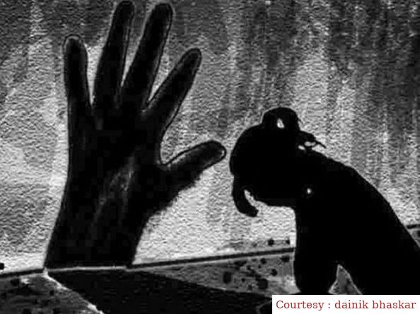 अयोध्या : जबरन खेत में ले जा कर किया बलात्कार, बचाव करने आई मौसी के साथ भी दुष्कर्म की कोशिश।