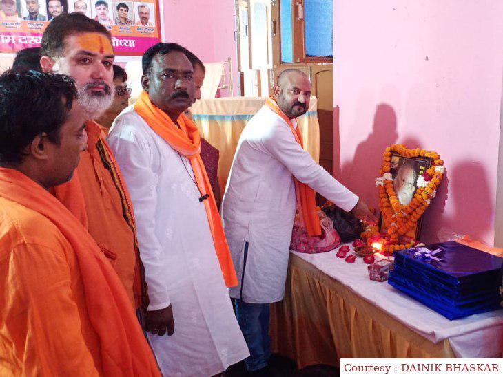 अयोध्या: महंत अवेद्यनाथ की नौवीं पुण्यतिथि पर समरसता भोज का आयोजन किया गया।