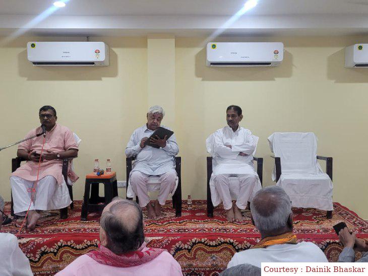 अयोध्या : कांचि-वाराणसी के विद्वान पहुंचे तीन दिवसीय बैठक के लिए।