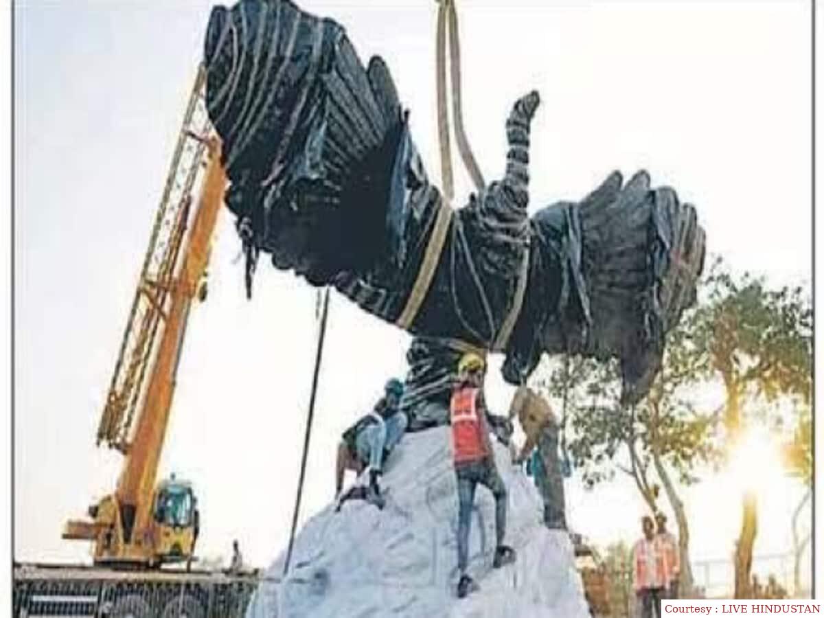 अयोध्या : जटायु राज की मूर्ति स्थापित की गई।