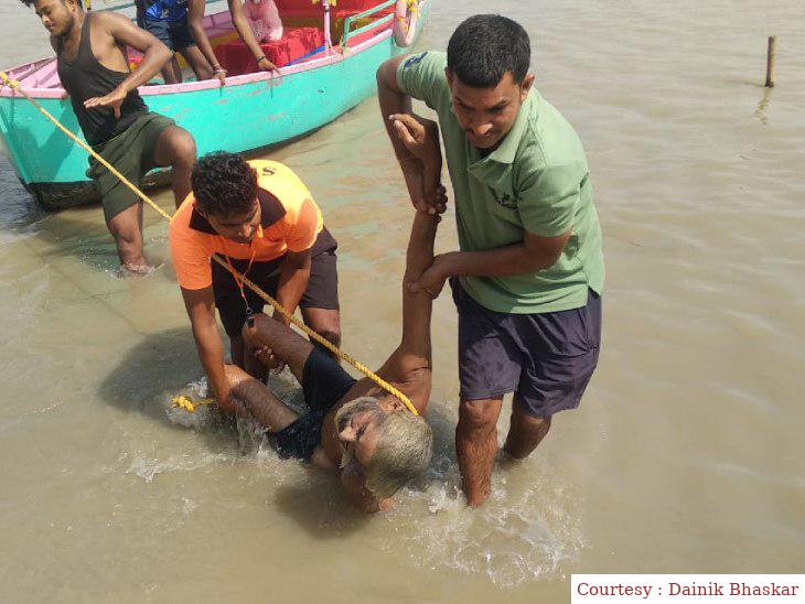अयोध्या : बीमारी से परेशान 65 साल के बुजुर्ग व्यक्ति ने सरयू में छलांग लगाई।