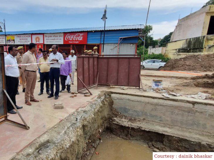 अयोध्या : रामजन्मभूमि पथ प्रोजक्ट में लापरवाही करने वाले दो अधिकारियों को मुख्यालय से अटैच किया गया।