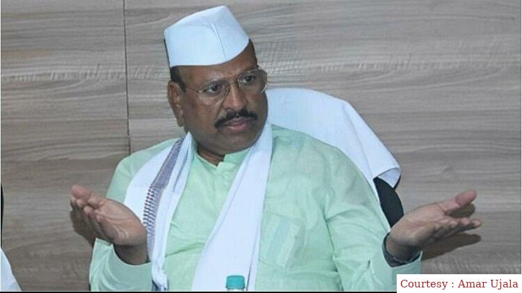 Discussion of Maharashtra Agriculture Minister about farmers.