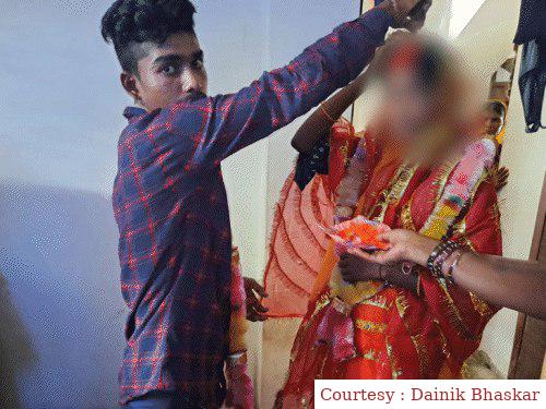 गोपालगंज : घर से भाग कर आई नाबालिग प्रेमिका ने प्रेमी से रचाई शादी।